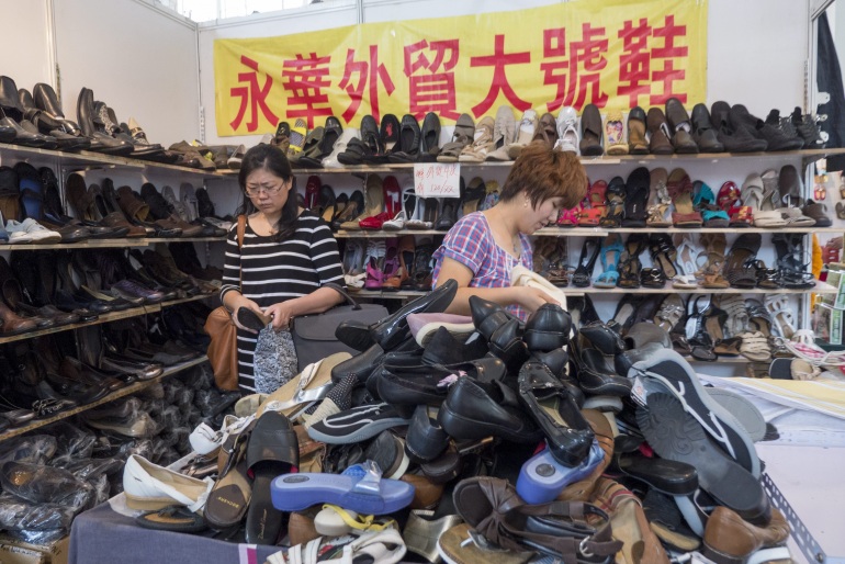 China consumption shopping economy